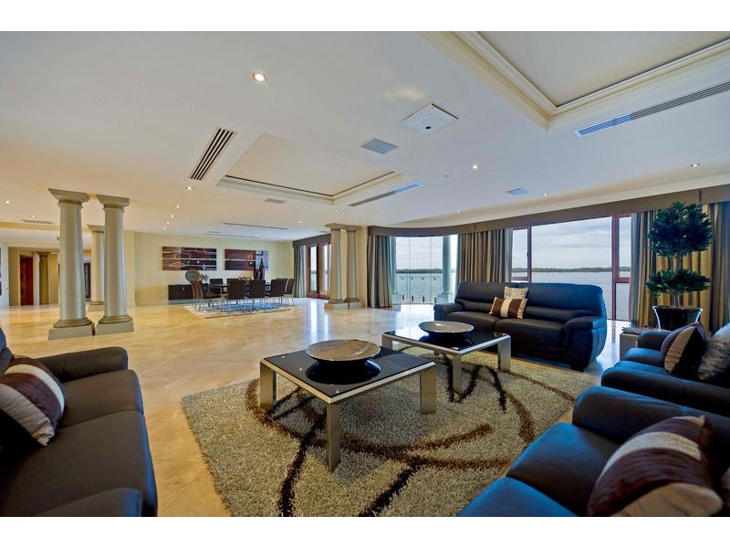 3 Sir Lancelot Close, Sovereign Islands QLD 4216