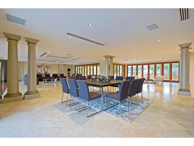 3 Sir Lancelot Close, Sovereign Islands QLD 4216