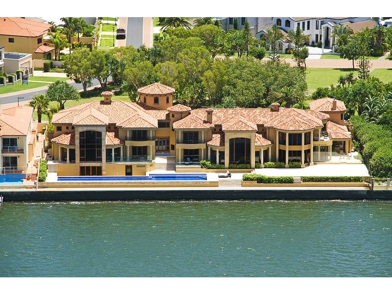 3 Sir Lancelot Close, Sovereign Islands QLD 4216