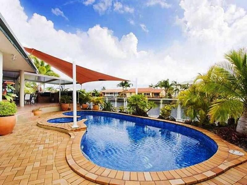 2 Sundance Way, Runaway Bay QLD 4216