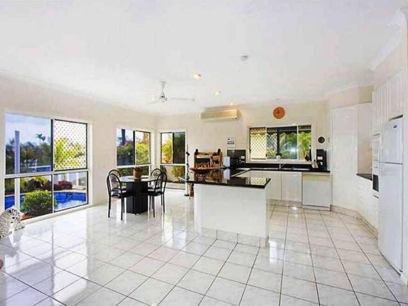 2 Sundance Way, Runaway Bay QLD 4216