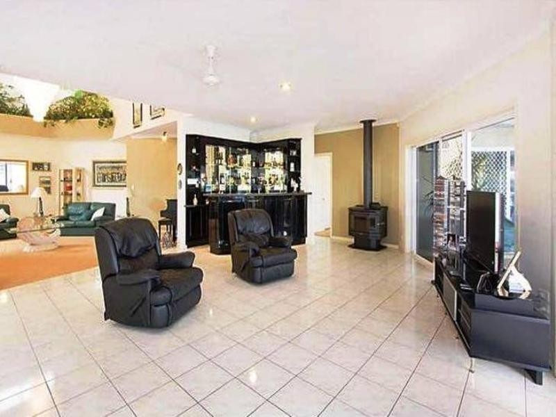 2 Sundance Way, Runaway Bay QLD 4216