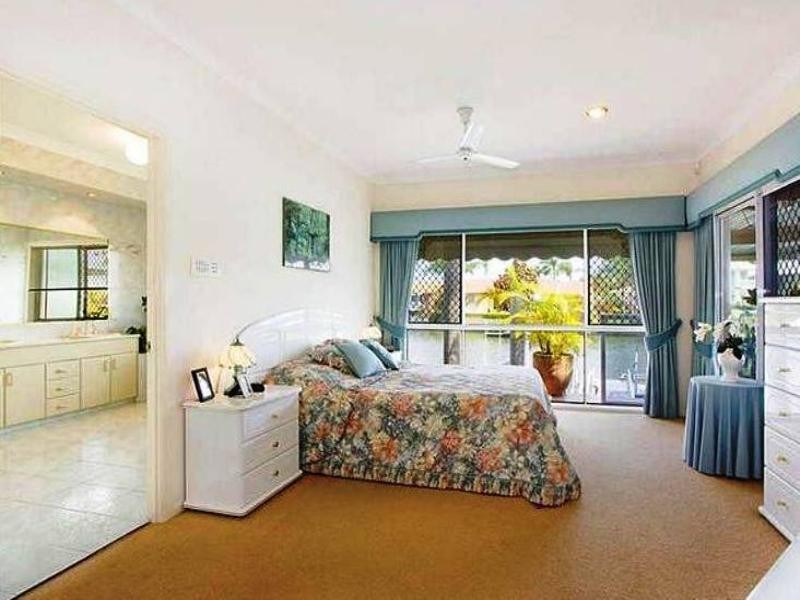 2 Sundance Way, Runaway Bay QLD 4216