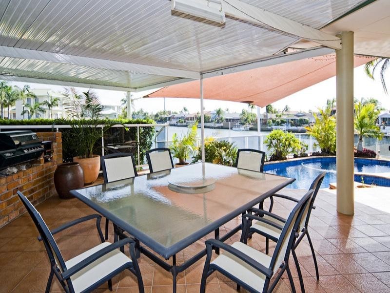 2 Sundance Way, Runaway Bay QLD 4216