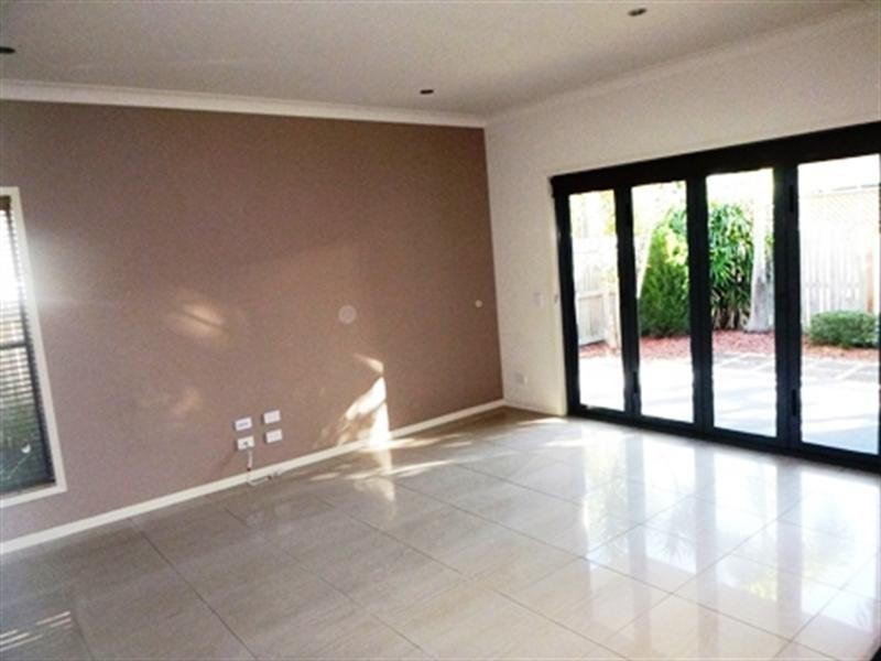 1/44 Bayview Street, Runaway Bay QLD 4216