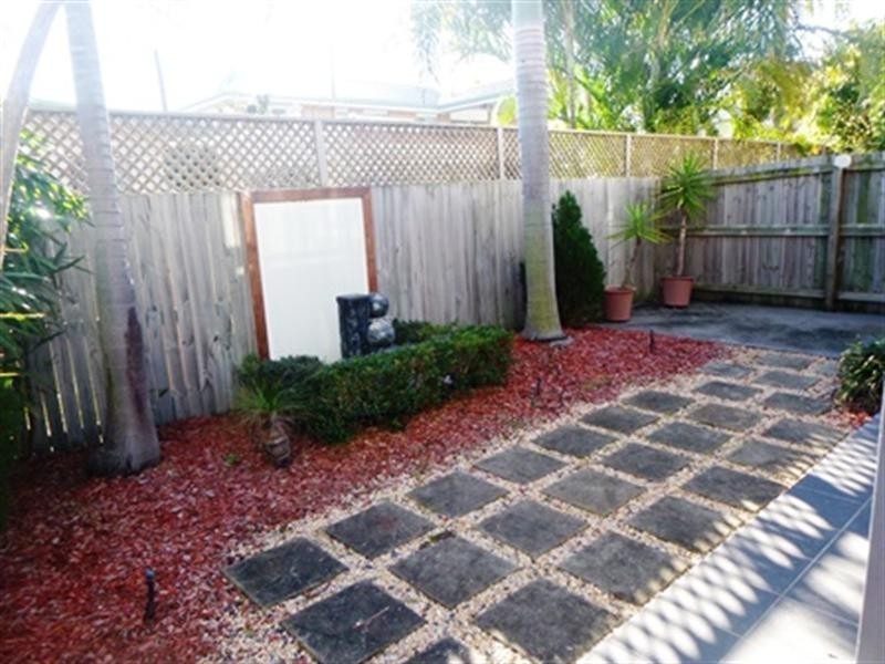 1/44 Bayview Street, Runaway Bay QLD 4216