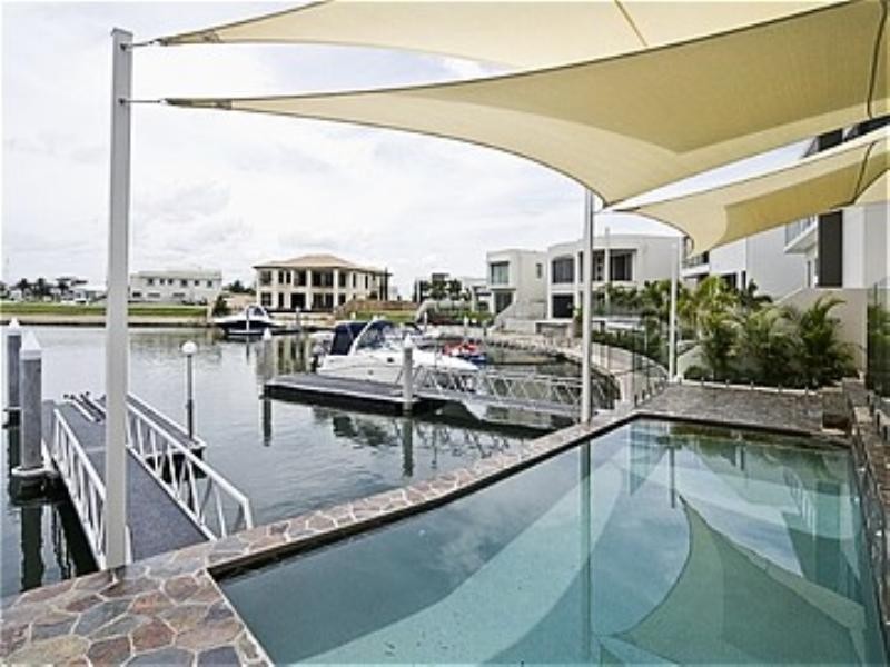 33 Royal Albert Crescent, Paradise Point QLD 4216