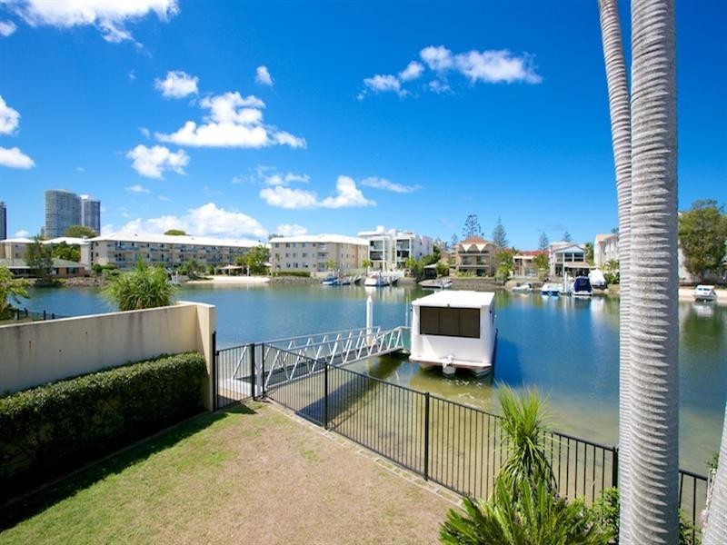 2/48 Vaggelas Crescent, Biggera Waters QLD 4216