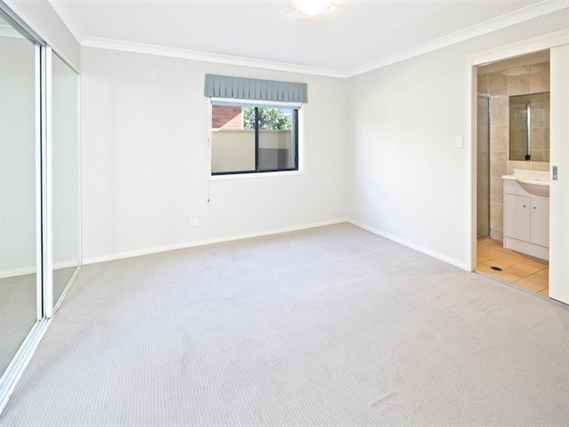 2/48 Vaggelas Crescent, Biggera Waters QLD 4216