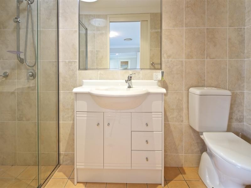 2/48 Vaggelas Crescent, Biggera Waters QLD 4216