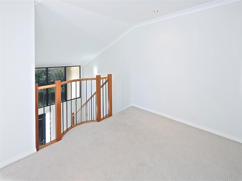 2/48 Vaggelas Crescent, Biggera Waters QLD 4216