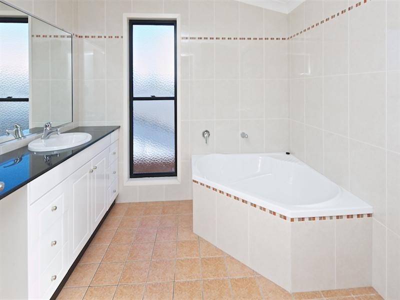 2/48 Vaggelas Crescent, Biggera Waters QLD 4216