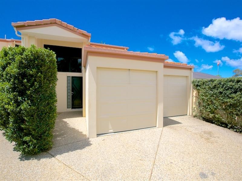 2/48 Vaggelas Crescent, Biggera Waters QLD 4216