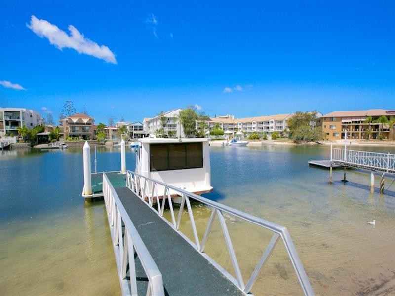2/48 Vaggelas Crescent, Biggera Waters QLD 4216