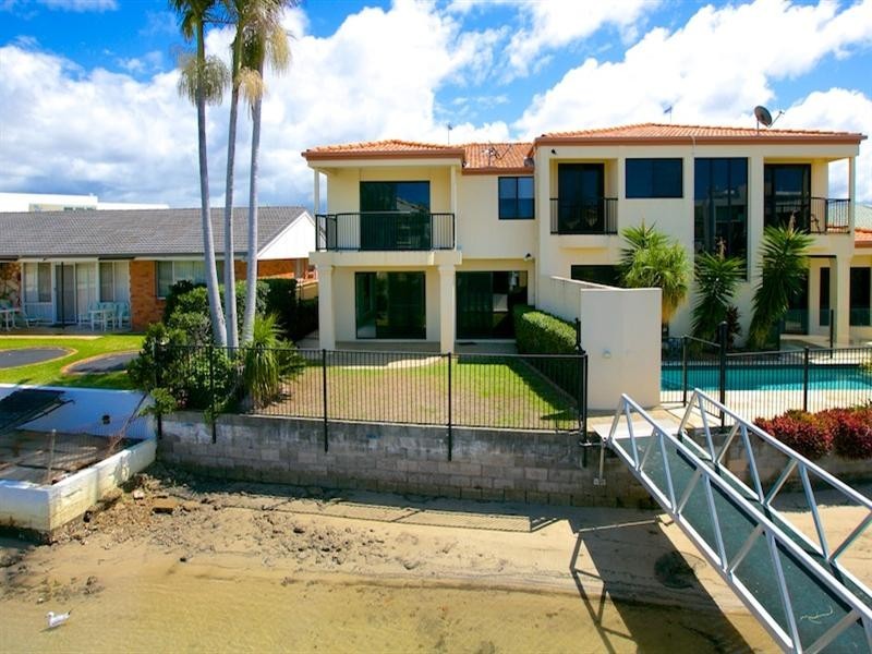 2/48 Vaggelas Crescent, Biggera Waters QLD 4216