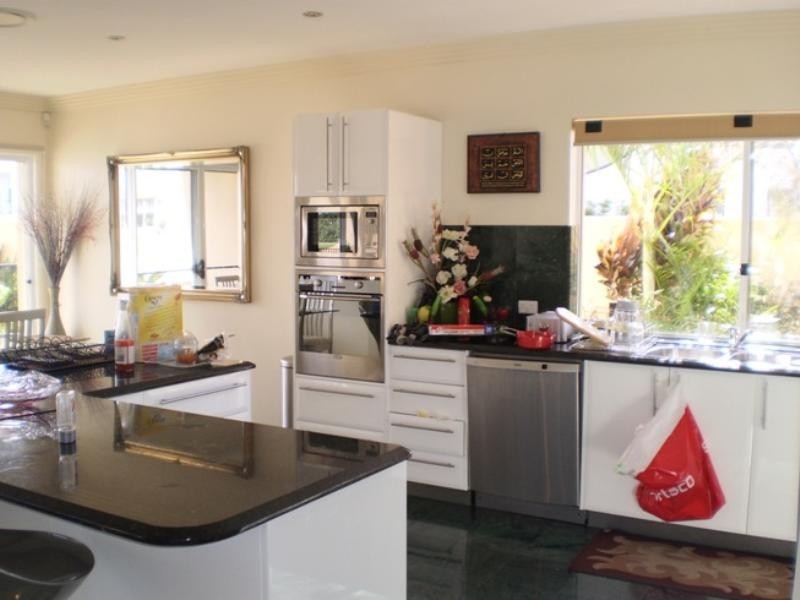 Paradise Point QLD 4216