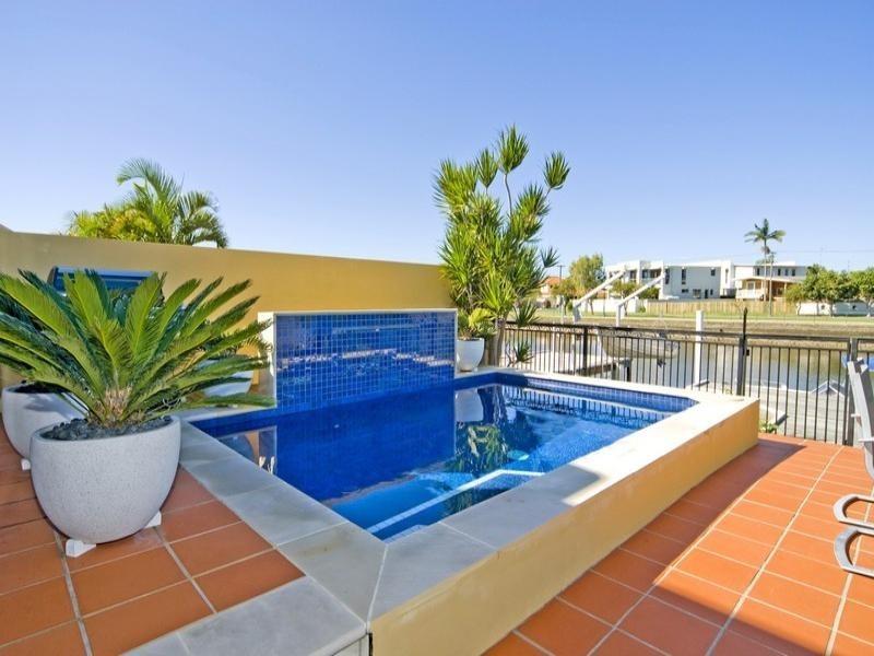 1/28 Vaggelas Crescent, Biggera Waters QLD 4216