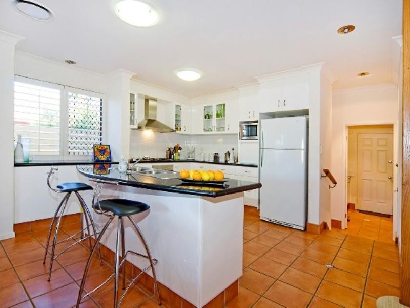 1/28 Vaggelas Crescent, Biggera Waters QLD 4216