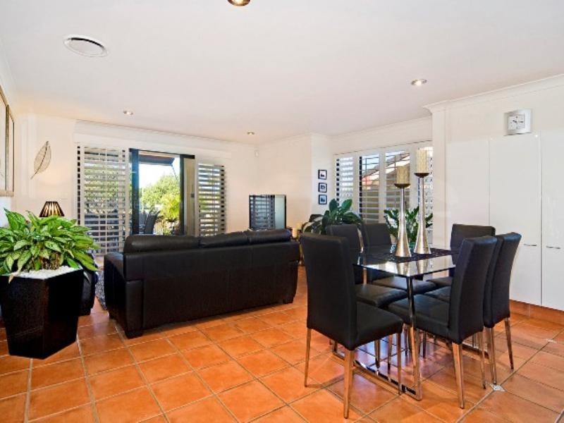 1/28 Vaggelas Crescent, Biggera Waters QLD 4216