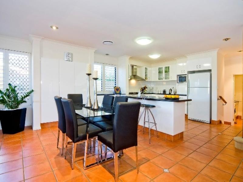 1/28 Vaggelas Crescent, Biggera Waters QLD 4216