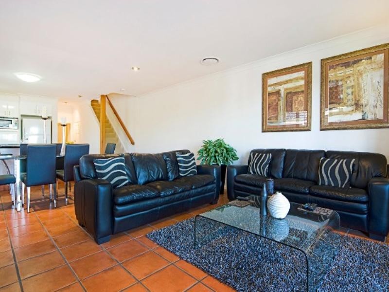1/28 Vaggelas Crescent, Biggera Waters QLD 4216