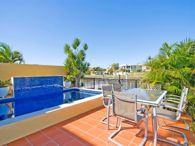 1/28 Vaggelas Crescent, Biggera Waters QLD 4216