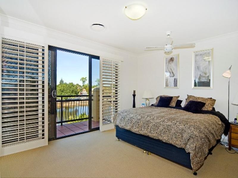 1/28 Vaggelas Crescent, Biggera Waters QLD 4216