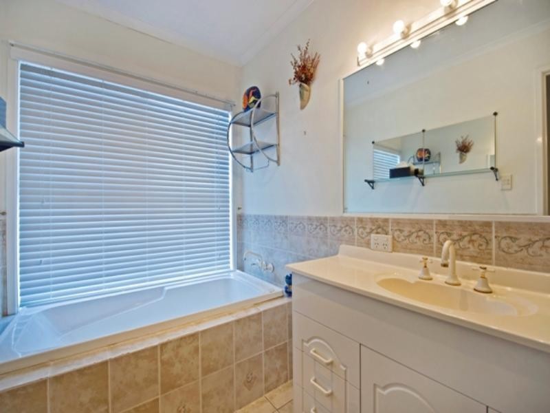 24 Shinnecock Close, Hope Island QLD 4212