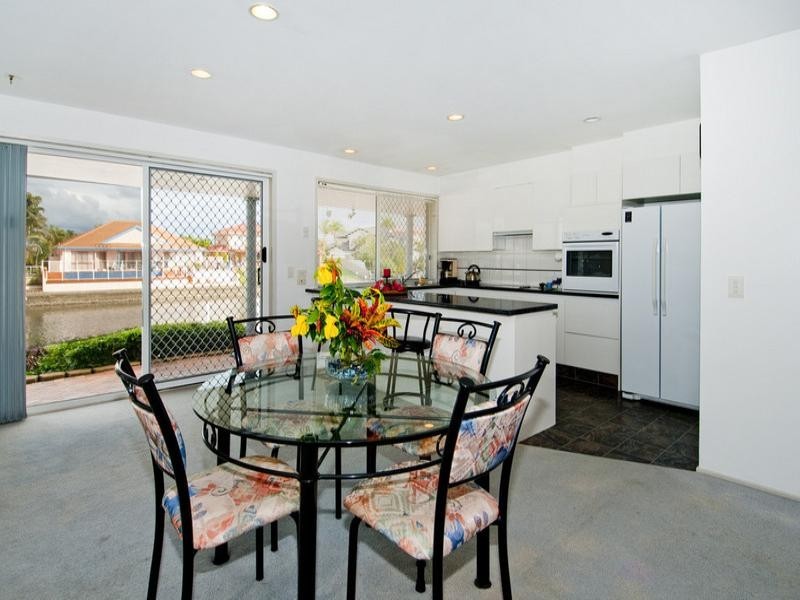 121 Pebble Beach Drive, Runaway Bay QLD 4216