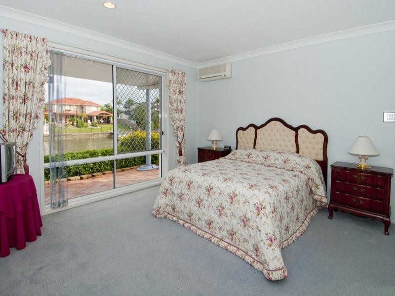 121 Pebble Beach Drive, Runaway Bay QLD 4216