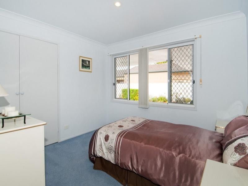 121 Pebble Beach Drive, Runaway Bay QLD 4216