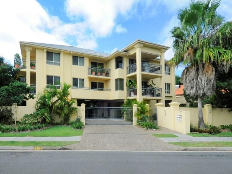 1/12 Oleander Avenue, Biggera Waters QLD 4216