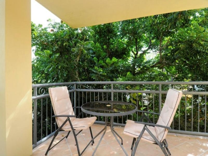 1/12 Oleander Avenue, Biggera Waters QLD 4216