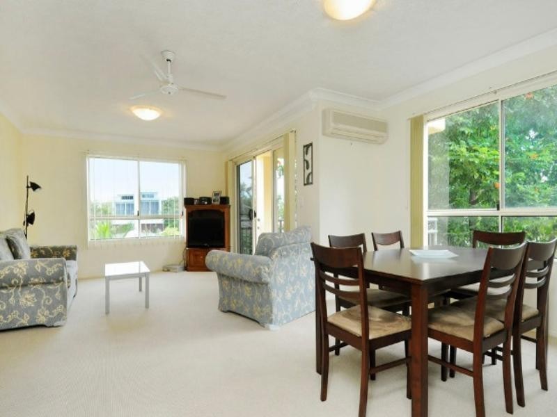 1/12 Oleander Avenue, Biggera Waters QLD 4216