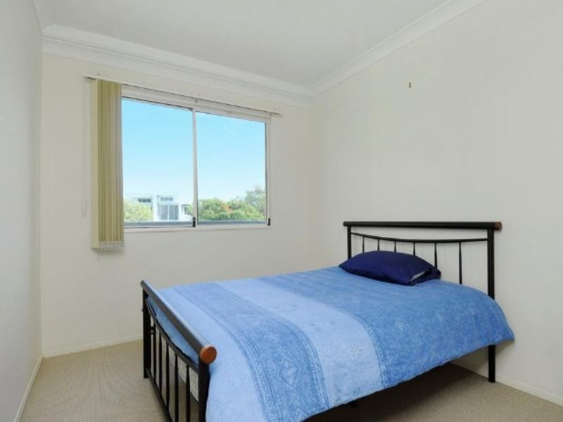 1/12 Oleander Avenue, Biggera Waters QLD 4216