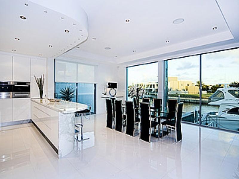 38 Knightsbridge Parade, Paradise Point QLD 4216