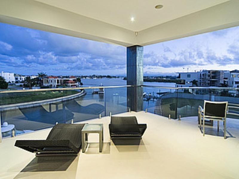 38 Knightsbridge Parade, Paradise Point QLD 4216