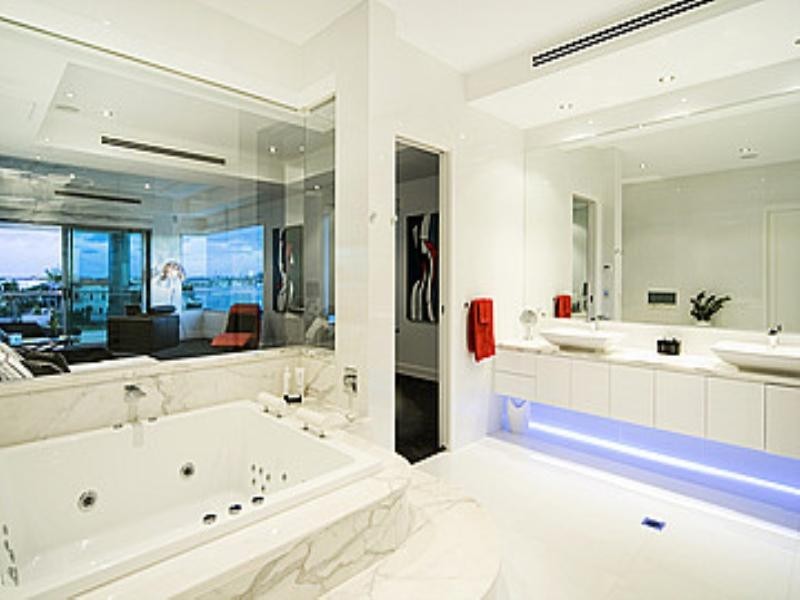 38 Knightsbridge Parade, Paradise Point QLD 4216