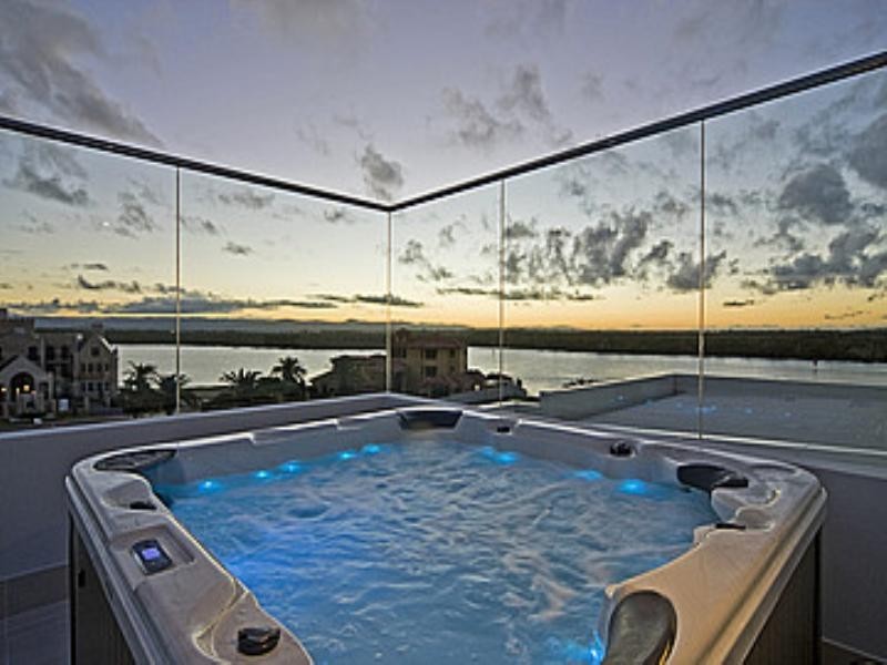 38 Knightsbridge Parade, Paradise Point QLD 4216