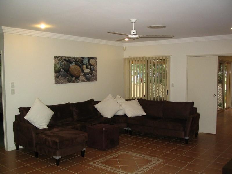 14 Kirdford Court, Arundel QLD 4214