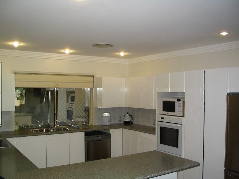 14 Kirdford Court, Arundel QLD 4214