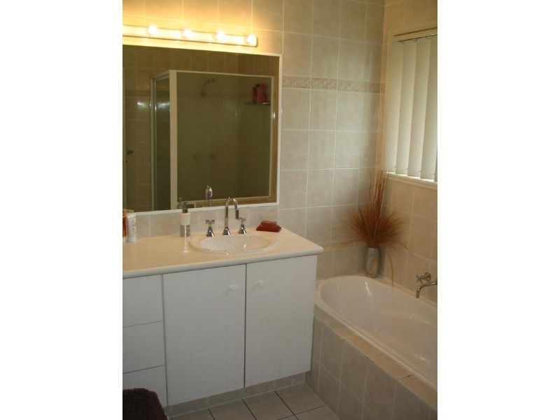 14 Kirdford Court, Arundel QLD 4214