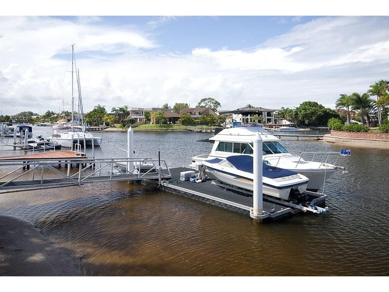 345 Bayview Street, Hollywell QLD 4216