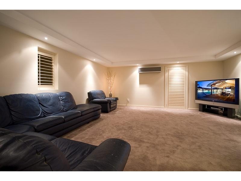 345 Bayview Street, Hollywell QLD 4216