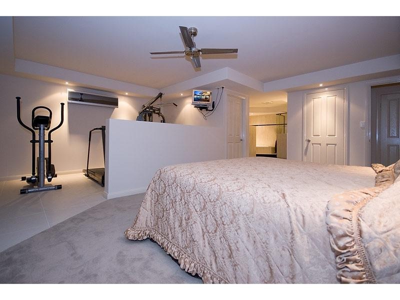 345 Bayview Street, Hollywell QLD 4216