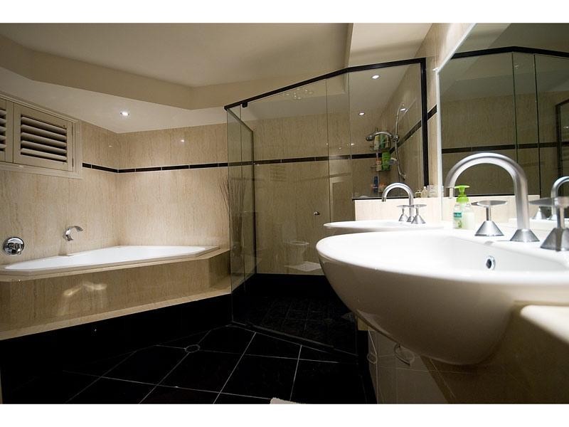 345 Bayview Street, Hollywell QLD 4216