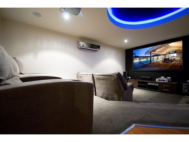 345 Bayview Street, Hollywell QLD 4216