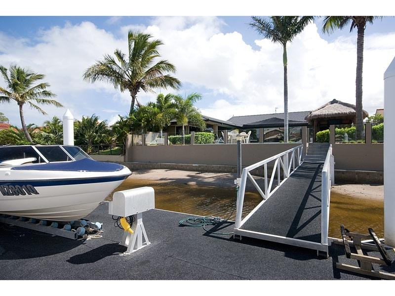 345 Bayview Street, Hollywell QLD 4216