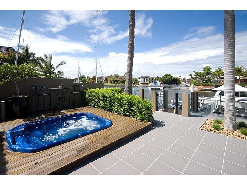 345 Bayview Street, Hollywell QLD 4216