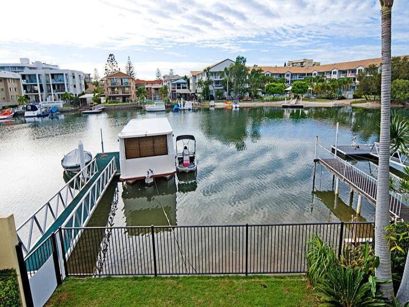 2/48 Vaggelas Crescent, Biggera Waters QLD 4216